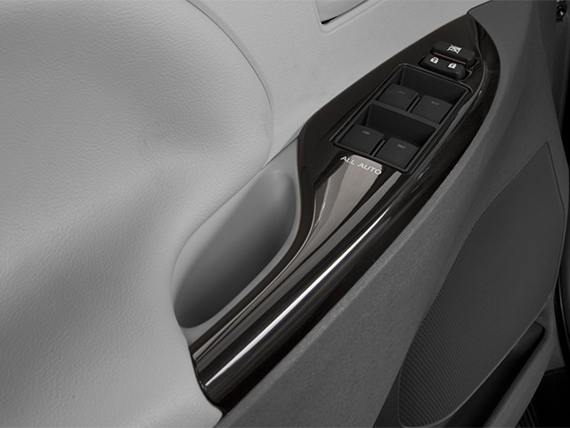 2014 Toyota Sienna XLE 7 Passenger