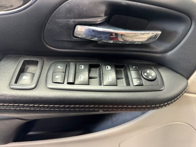 2014 Chrysler Town & Country Touring-L