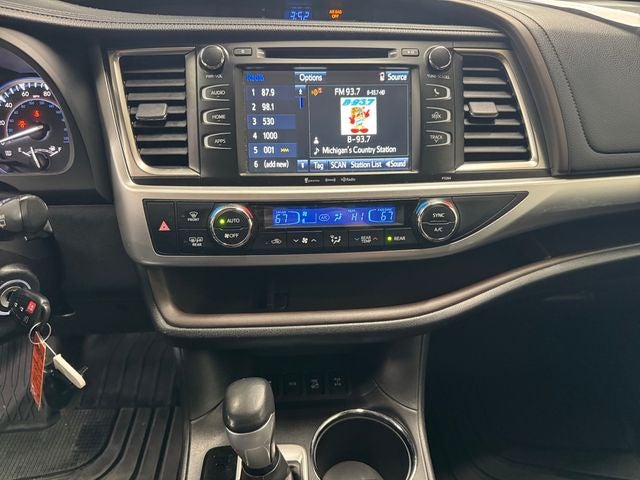 2016 Toyota Highlander LE Plus V6
