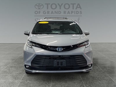 2025 Toyota Sienna Woodland Edition 7 Passenger