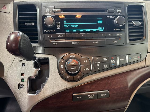 2013 Toyota Sienna XLE 7 Passenger