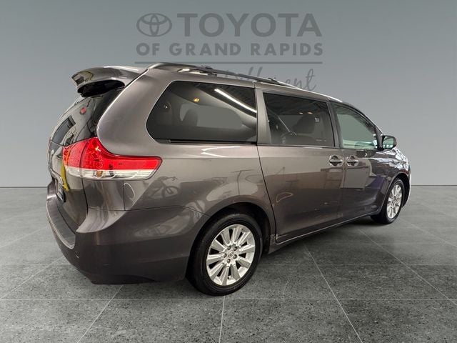 2013 Toyota Sienna XLE 7 Passenger