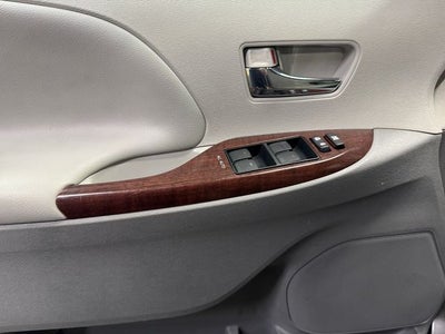 2013 Toyota Sienna XLE 7 Passenger