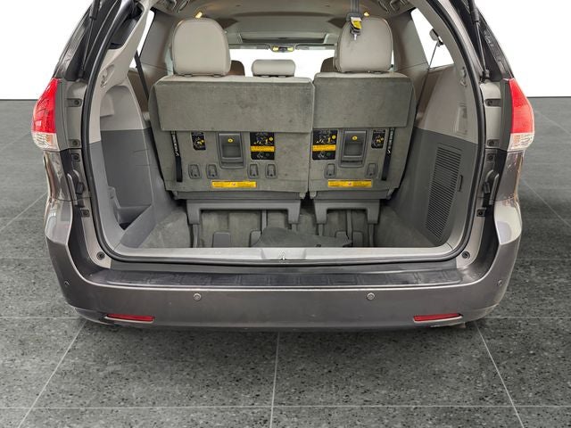 2014 Toyota Sienna XLE 7 Passenger