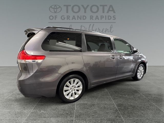 2014 Toyota Sienna XLE 7 Passenger