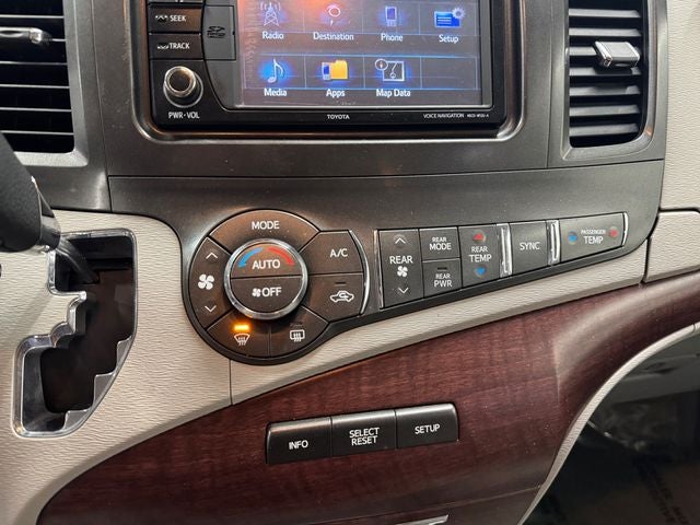 2014 Toyota Sienna XLE 7 Passenger