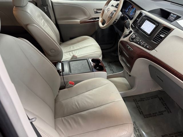 2014 Toyota Sienna XLE 7 Passenger