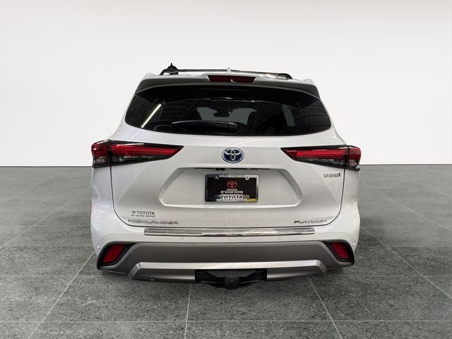 2023 Toyota Highlander Hybrid Platinum