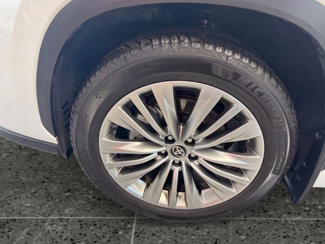 2023 Toyota Highlander Hybrid Platinum