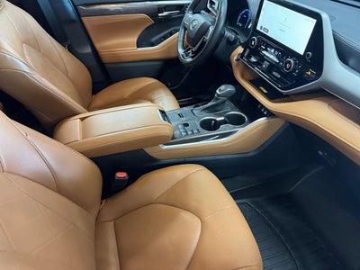 2023 Toyota Highlander Hybrid Platinum