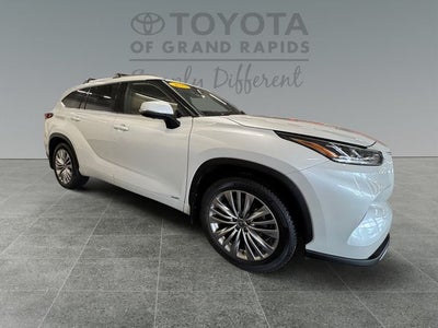 2023 Toyota Highlander Hybrid Platinum