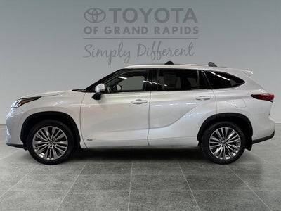 2023 Toyota Highlander Hybrid Platinum