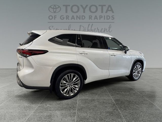 2024 Toyota Highlander Hybrid Platinum