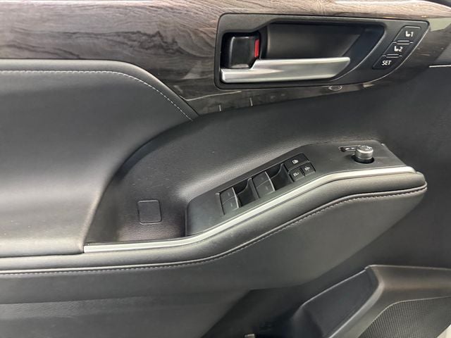 2024 Toyota Highlander Hybrid Platinum