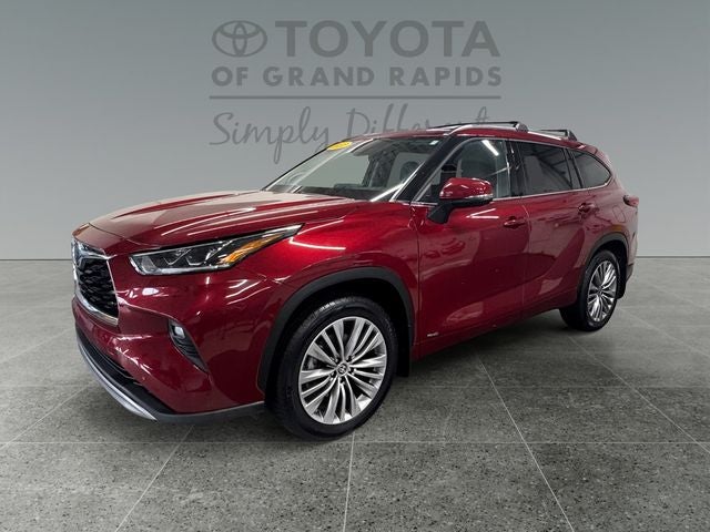 2022 Toyota Highlander Hybrid Platinum