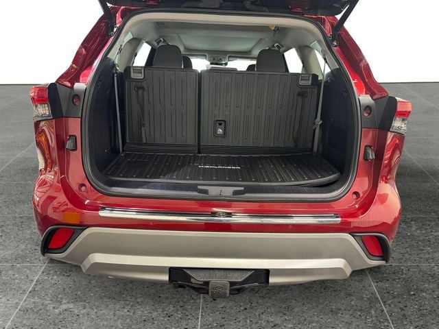 2022 Toyota Highlander Hybrid Platinum