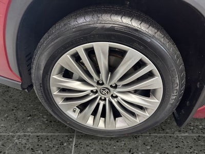 2022 Toyota Highlander Hybrid Platinum