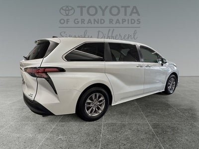 2022 Toyota Sienna XLE 7 Passenger