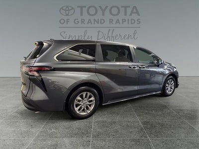 2025 Toyota Sienna XLE 7 Passenger