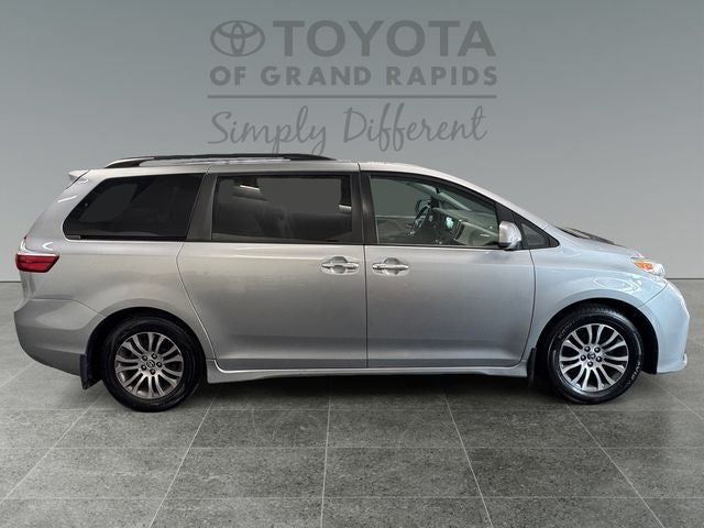 2019 Toyota Sienna XLE 8 Passenger