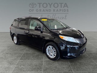 2017 Toyota Sienna XLE 8 Passenger