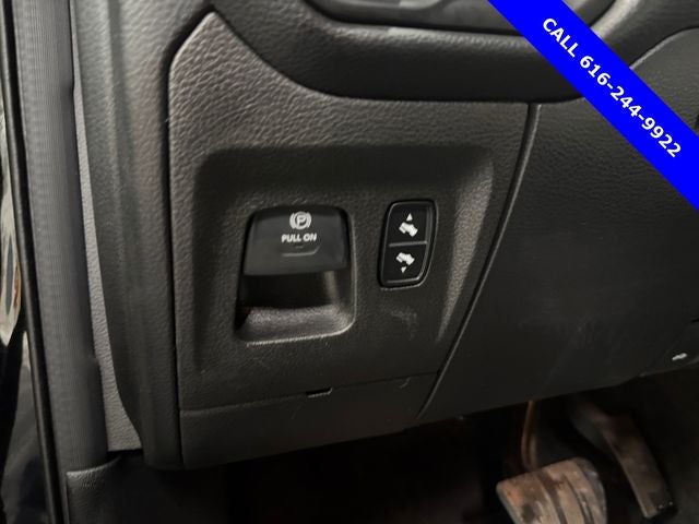 2019 RAM 1500 Big Horn/Lone Star 5.7 Liter V6 Hemi Crew Cab 4WD