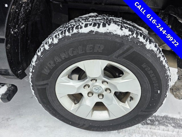 2019 RAM 1500 Big Horn/Lone Star 5.7 Liter V8 Hemi Crew Cab 4WD