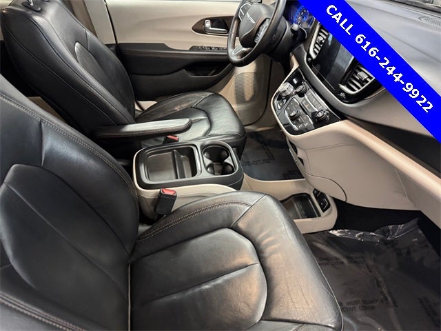 2017 Chrysler Pacifica Touring L 3.6 Liter V6 7 Passenger 3rd Row Seating