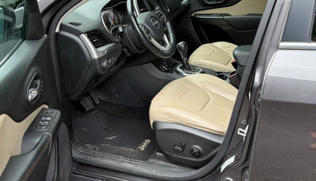 2015 Jeep Cherokee Limited 3.2 Liter V6 FWD