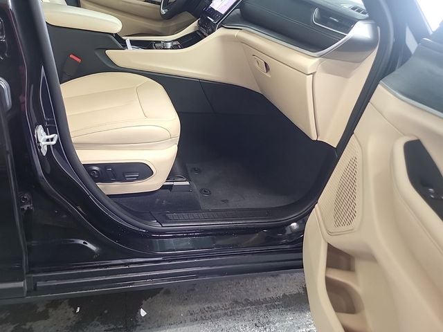 2025 Jeep Grand Cherokee Limited 3.6 Liter V6 4WD