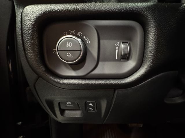 2021 RAM 1500 Big Horn Crew Cab 4x4 5'7' Box