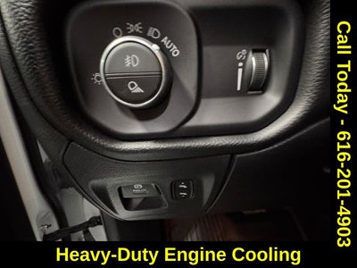 2022 RAM 1500 Big Horn Crew Cab 4x4 5'7' Box