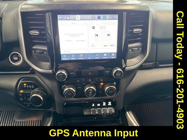 2022 RAM 1500 Big Horn Crew Cab 4x4 5'7' Box