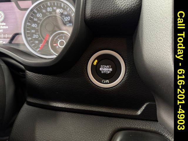 2022 RAM 1500 Big Horn Crew Cab 4x4 5'7' Box