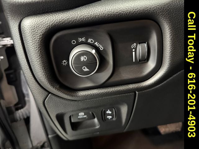 2022 RAM 1500 Big Horn Crew Cab 4x4 5'7' Box