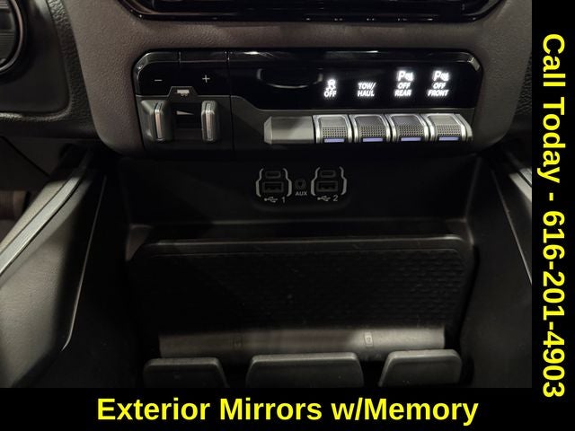 2022 RAM 1500 Laramie Crew Cab 4x4 5'7' Box