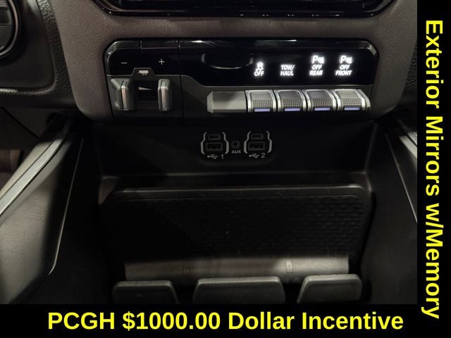 2022 RAM 1500 Laramie Crew Cab 4x4 5'7' Box