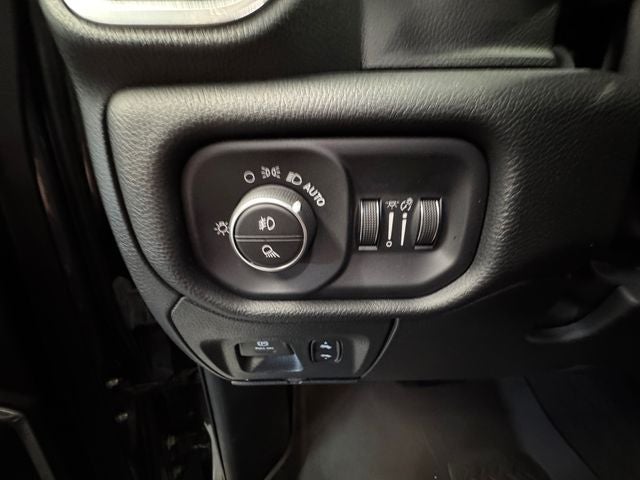 2022 RAM 1500 Laramie 5.7 Liter V8 Hemi Crew Cab 4WD