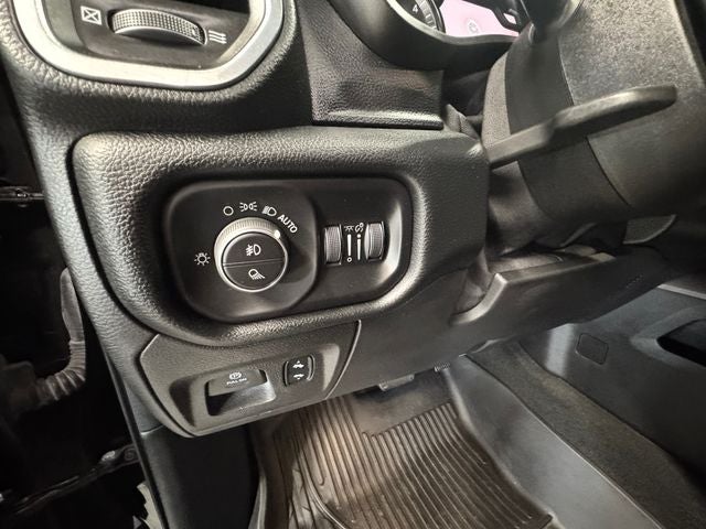 2021 RAM 1500 Laramie Crew Cab 4x4 5'7' Box