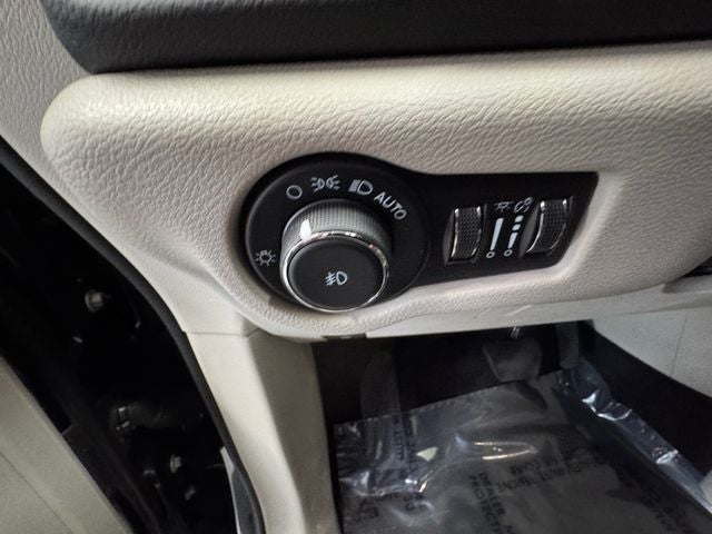 2023 Chrysler Pacifica Touring L 3.6 Liter V6 7 Passenger 3rd Row Seating