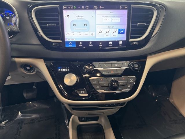 2023 Chrysler Pacifica Touring L 3.6 Liter V6 7 Passenger 3rd Row Seating