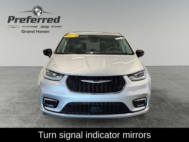 2024 Chrysler Pacifica Touring L 3.6 Liter V6 7 Passenger 3rd Row Seating