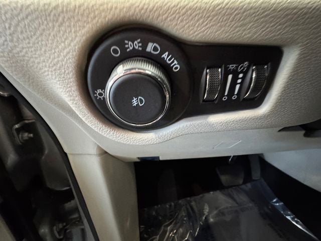 2024 Chrysler Pacifica Touring L 3.6 Liter V6 7 Passenger 3rd Row Seating