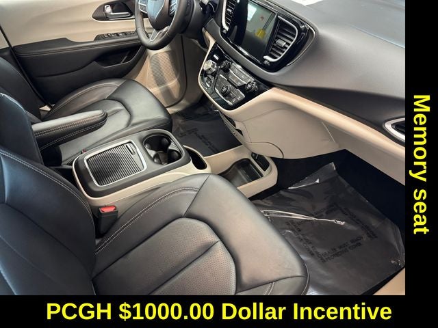 2024 Chrysler Pacifica Touring L 3.6 Liter V6 7 Passenger 3rd row Seating