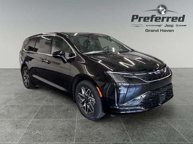 2027 Chrysler Pacifica Limited's photo