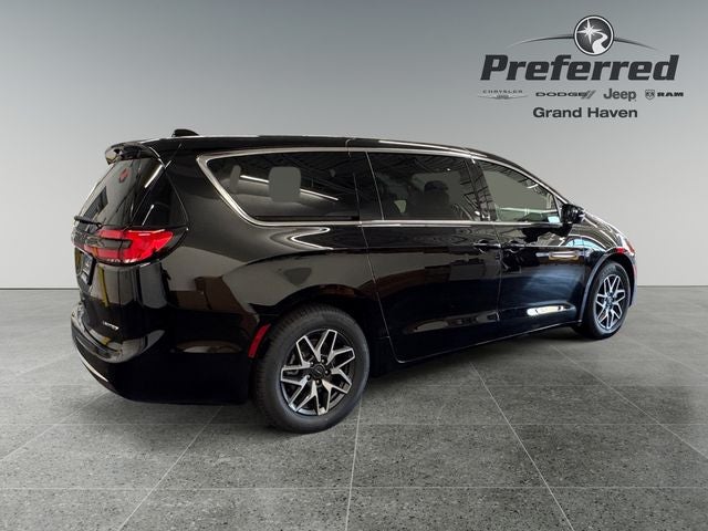 2027 Chrysler Pacifica PACIFICA LIMITED