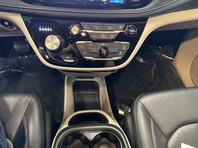 2024 Chrysler Pacifica Touring L 3.6 Liter V6 7 Passenger 3rd Row Seating AWD