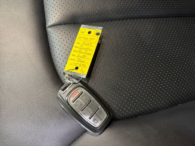 2024 Chrysler Pacifica Touring L 3.6 Liter V6 7 Passenger 3rd Row Seating AWD