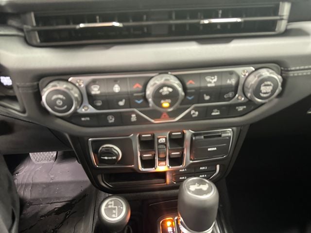 2027 Jeep Wrangler WRANGLER 4-DOOR SAHARA