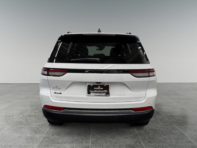 2027 Jeep Grand Cherokee Laredo Altitude